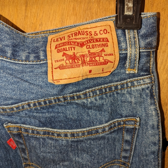 Levi relax fit 36x30 - Picture 2 of 4